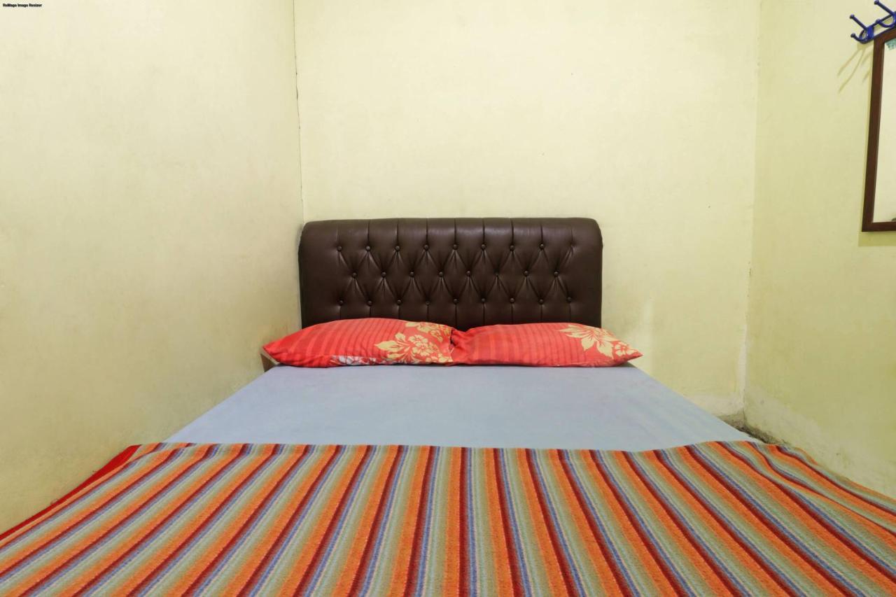 Wisma Cempaka 2 Syariah Hotel Parit  Esterno foto