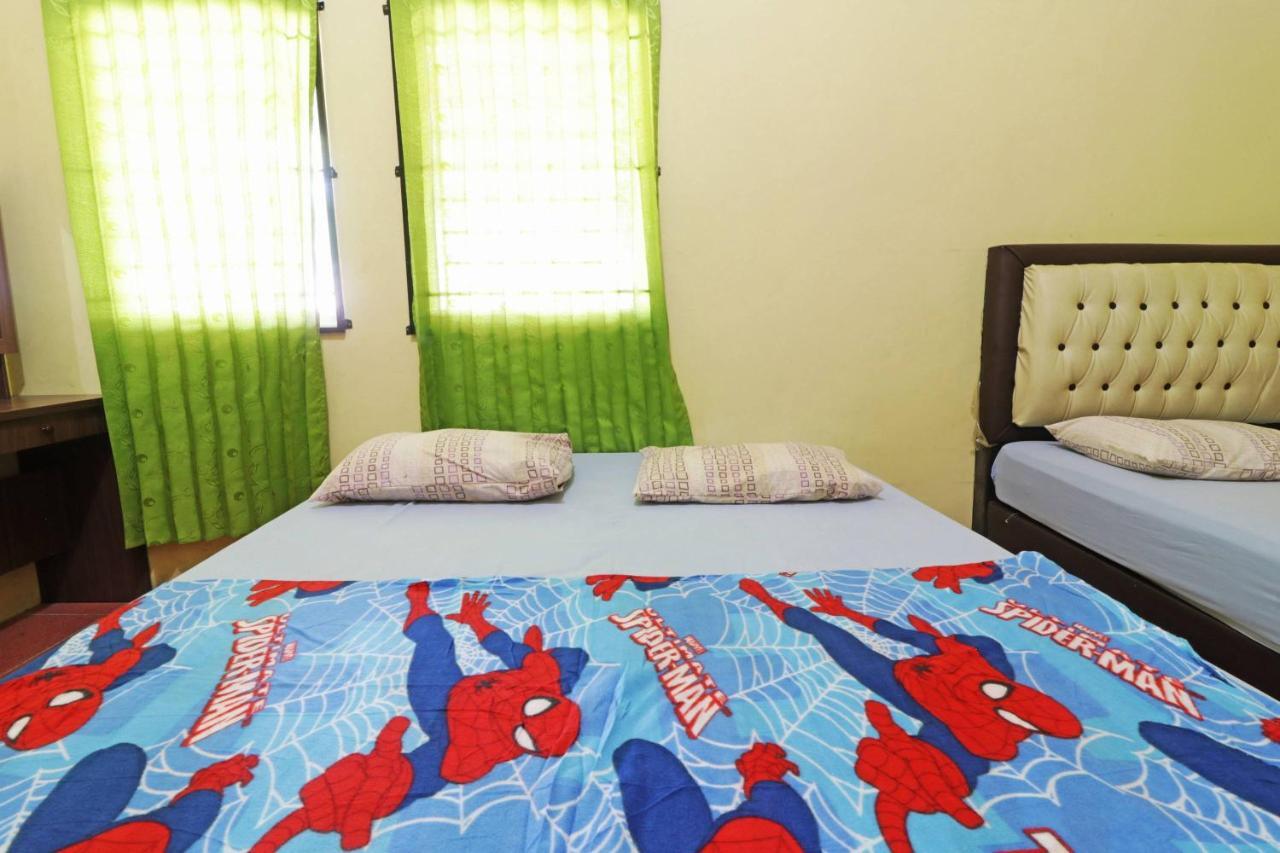 Wisma Cempaka 2 Syariah Hotel Parit  Esterno foto